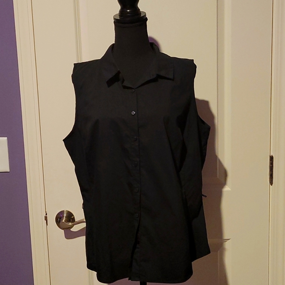 NWOT, Black sleeveless button down shirt.